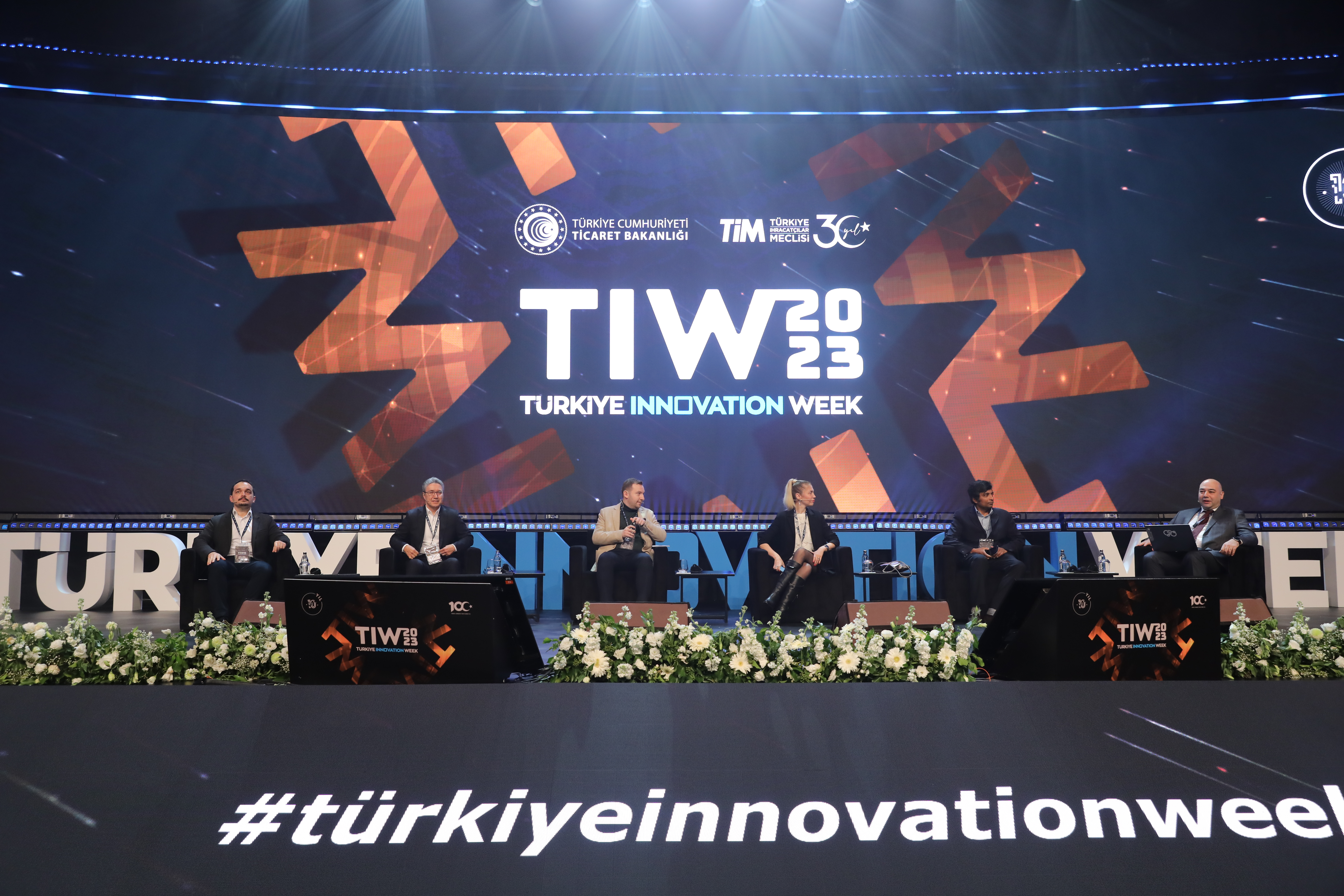 Mind and Algorithm panel on the Türkiye Innovation Week stage